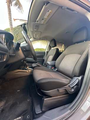 Mitsubishi outlander image 8