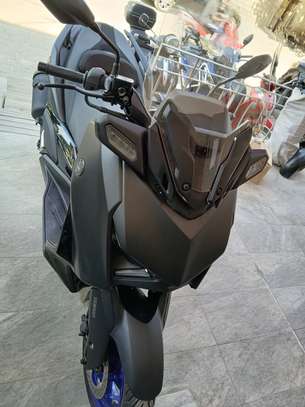 🔥 Yamaha XMAX 300 2025 Neuf – Seulement 1 600 km image 2
