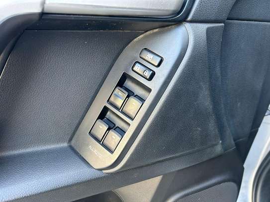 Toyota land cruiser prado image 9