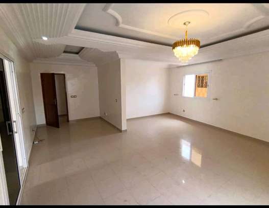 Sacré cœur grand appartement F4 à louer image 4