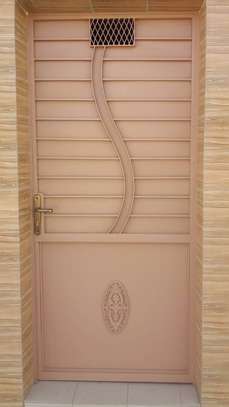 porte et grille en fer forgé image 3