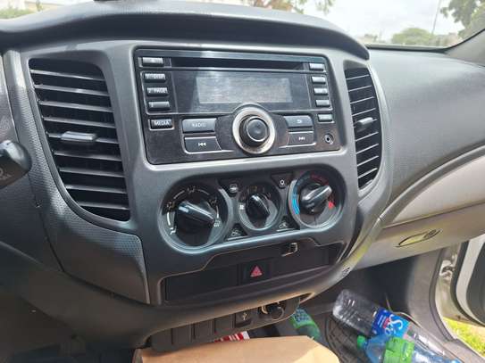 Mitsubishi L200 image 7