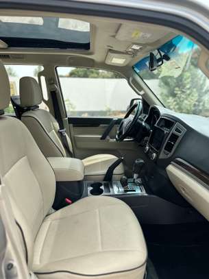 Mitsubishi Pajero 2018 image 2