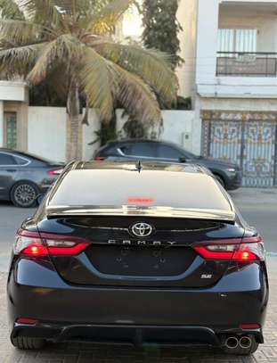 Toyota Camry 2021 faible kilométrage image 14