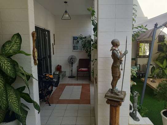 Jolie villa F6 avec piscine commune image 5
