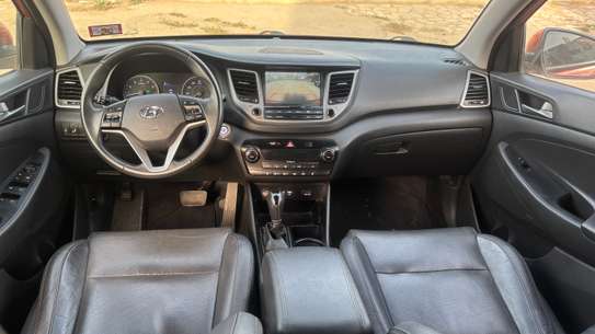 HYUNDAI TUCSON full image 8