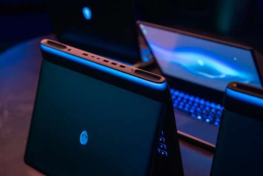Gamer Alienware 16" (Core 7 / RTX 5060 / 32 Go / 1 To SSD) image 5