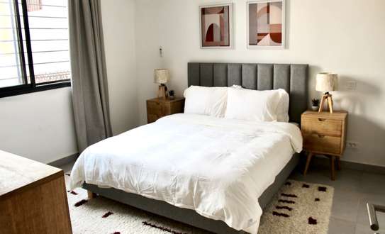 Appartement ( vide) à louer aux Almadies derrière là gondole image 8