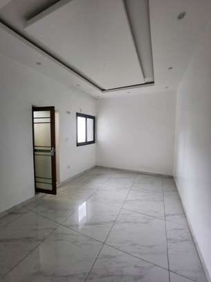 Appartement f4 aux mamelles au 3 e étage image 23