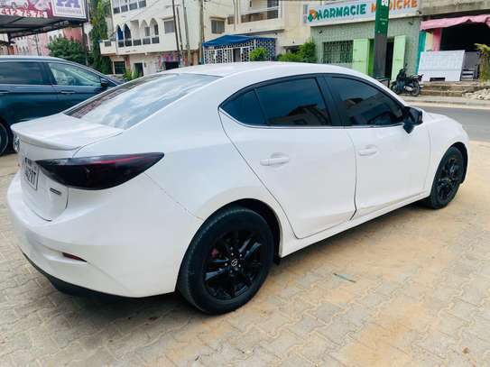Mazda 3 S LINE image 3
