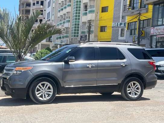 Ford explorer image 4