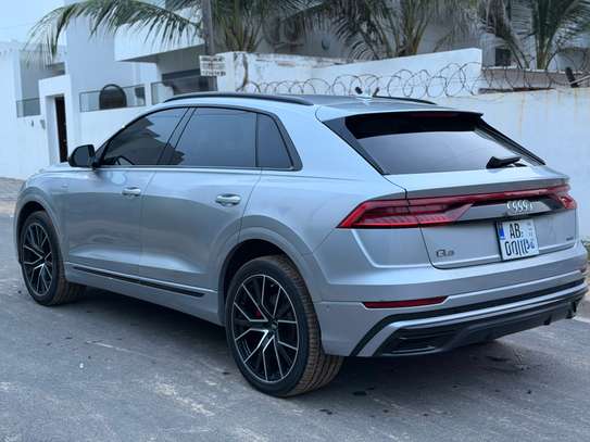 Audi Q8 S-LINE image 5