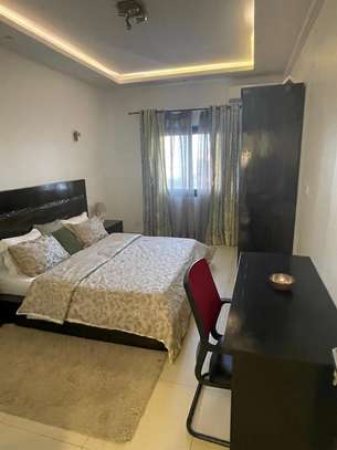Appartement Meublé F4 au Point E image 8
