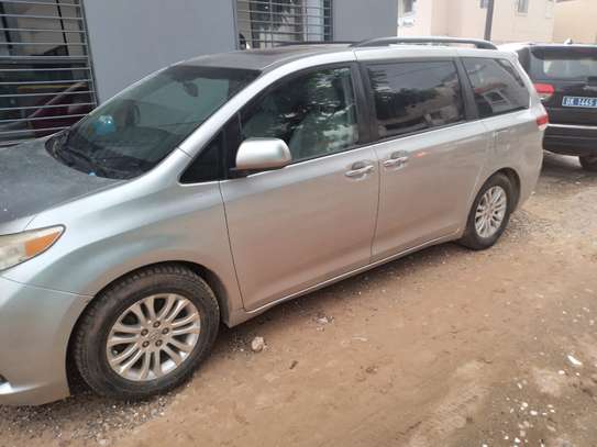 Toyota Sienna 2011 image 3
