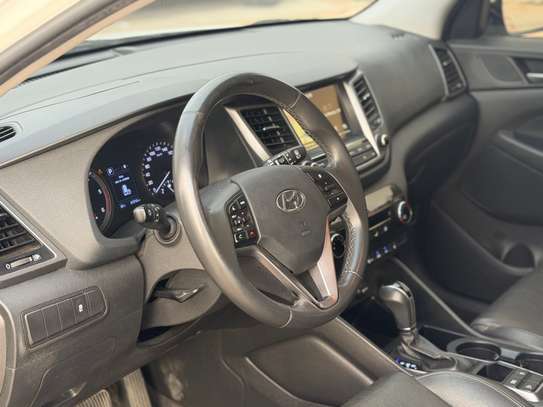 Hyundia tucson image 10