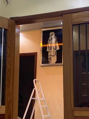 Tableau Décoratif Serigne Touba – Cristal (90x60 cm) image 3
