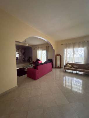 Maison d’angle à vendre – À rénover ou à démolir – mamelle image 5