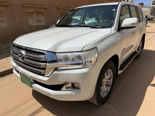 Toyota Land cruiser GXR 2017 image 2