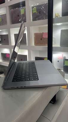 16INCH M1-MAX 64/1TERA image 3