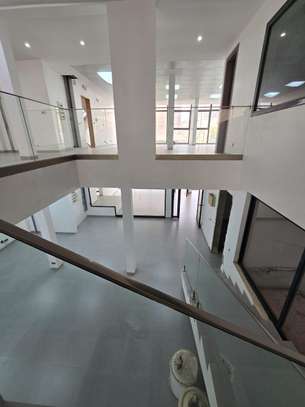 Immeuble neuf de bureau au centre ville image 4