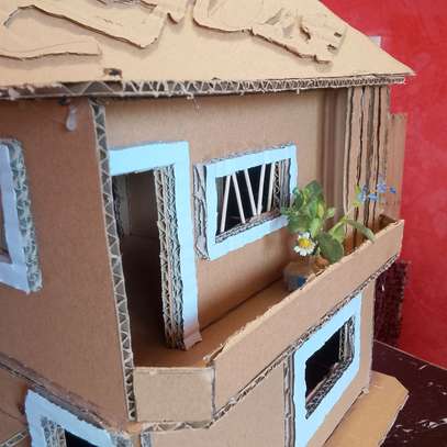 Mini maison en carton avec piscine image 5