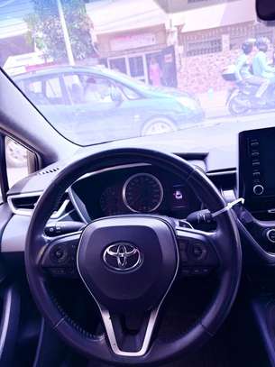 2020 Toyota Corolla SE HATCHBACK image 5