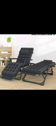 Fauteuil relax gris avec repose-pieds et coussin épais image 3