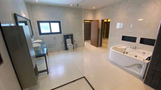 Villa R+1 à louer Almadies image 13