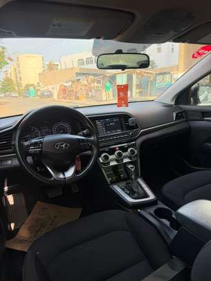 HYUNDAI ELANTRA 2019 image 9