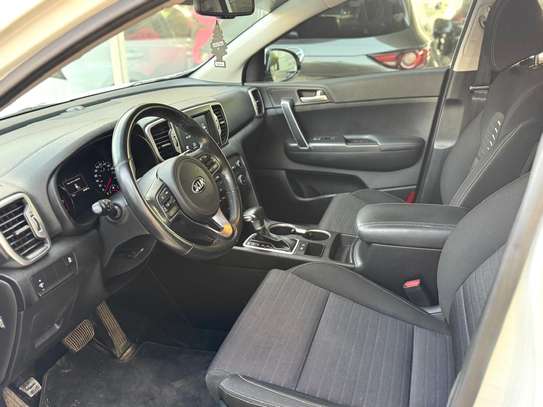 KIA SPORTAGE image 8