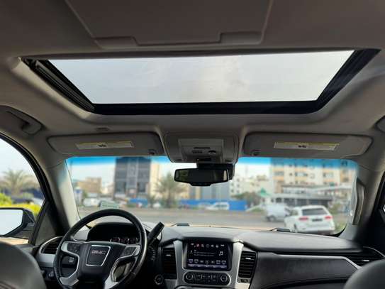 GMC YUKON XL image 11