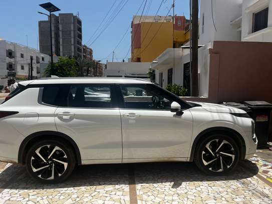 MITSUBISHI OUTLANDER 2023 image 10