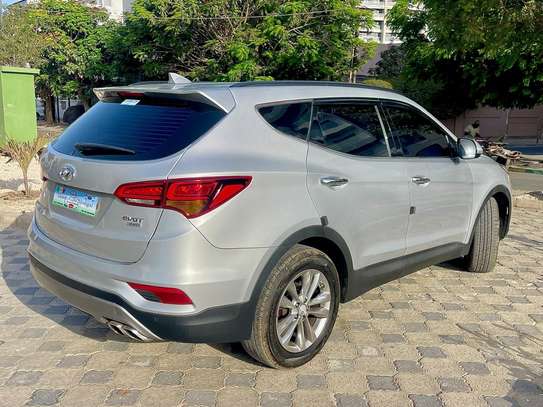 Hyundai SantaFe 2017 image 2