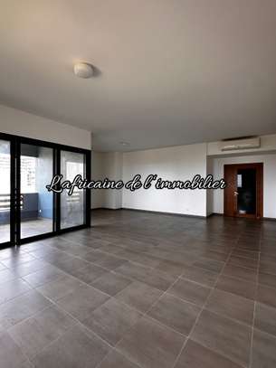 À Louer – Appartement F3 avec Vue sur Mer aux Almadies image 4