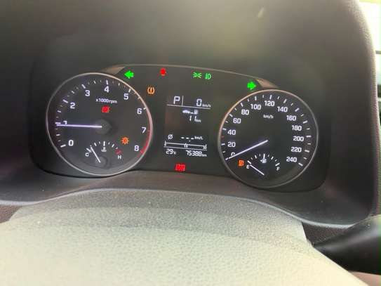 Hyundai AVANTE 2017 image 4