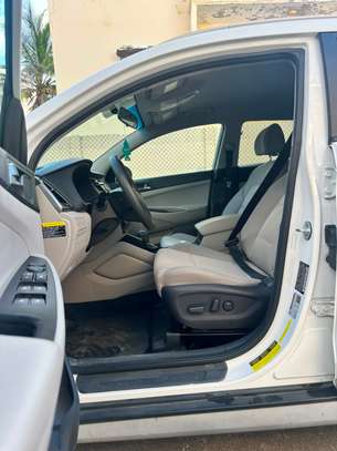 Hyundia tucson image 13