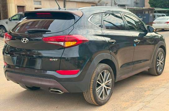 HYUNDAI TUCSON image 4