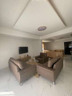 F4 à vendre Almadies recasement 184 m² image 5