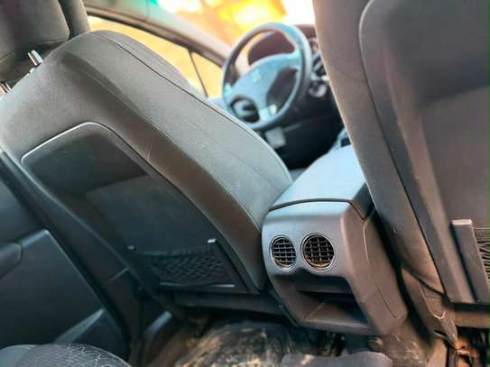 Peugeot 3008 SUV compact noir confort et style image 5