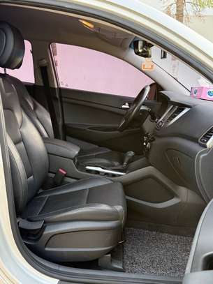 Hyundai teucson image 11
