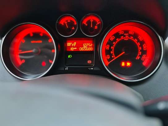 PEUGEOT 308 image 2