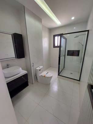 Almadies –  F5 de 300 m² – un appartement par palier image 9