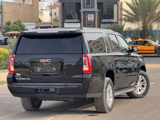 GMC YUKON XL image 12