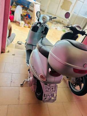 Vespa vintage bleu clair scooter fiable urbain image 2