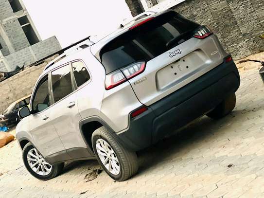 JEEP CHEROKEE image 6