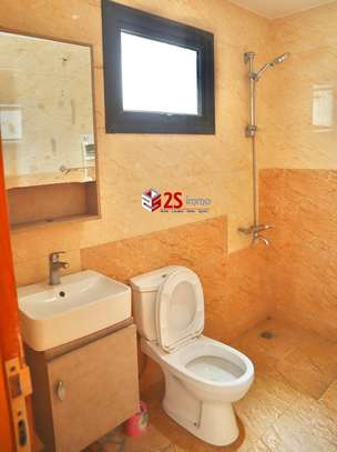 Villa en R+2 à louer à Mermoz Sotrac image 5