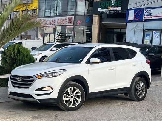 Hyundia Tucson image 4