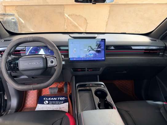 Jetour SUV 5 portes noir avec éclairage LED avant image 5