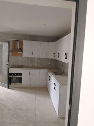 Appartement F4 haut standing à louer à Dakar Plateau image 10
