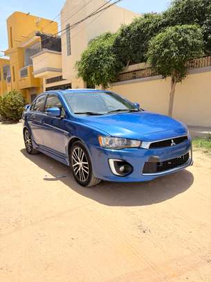 Mitsubishi compacte bleu essence consommation maîtrisée image 2